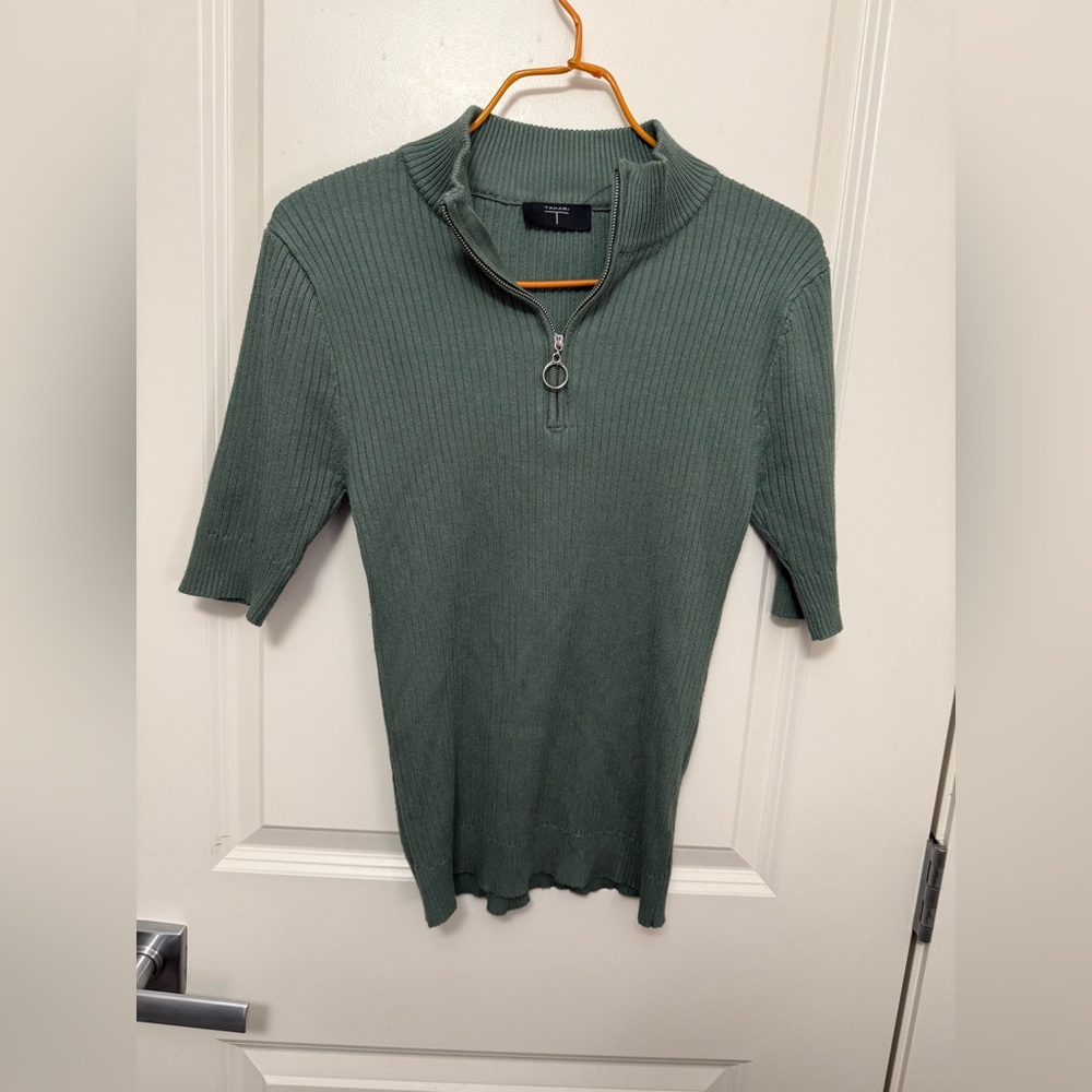 Tahari Women's Sage Ribbed Quarter-Zip Short Sleeve Knit Top in size M